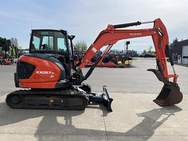 Image of Kubota KX057-5 equipment image 4
