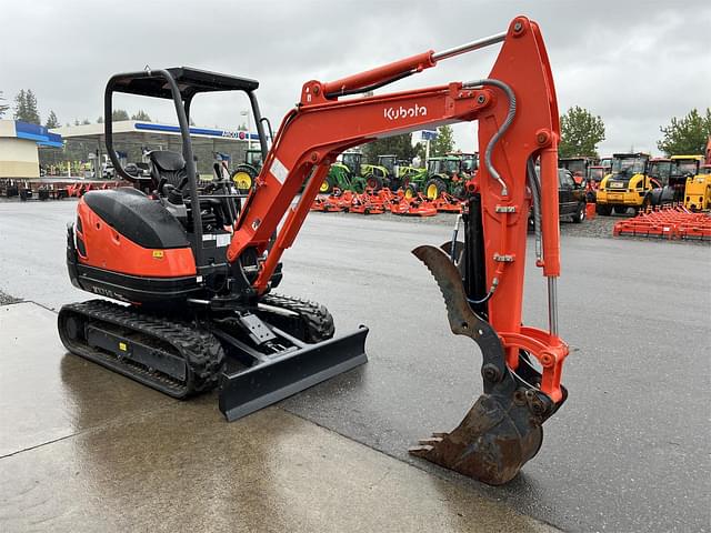 Image of Kubota KX71-3 equipment image 3