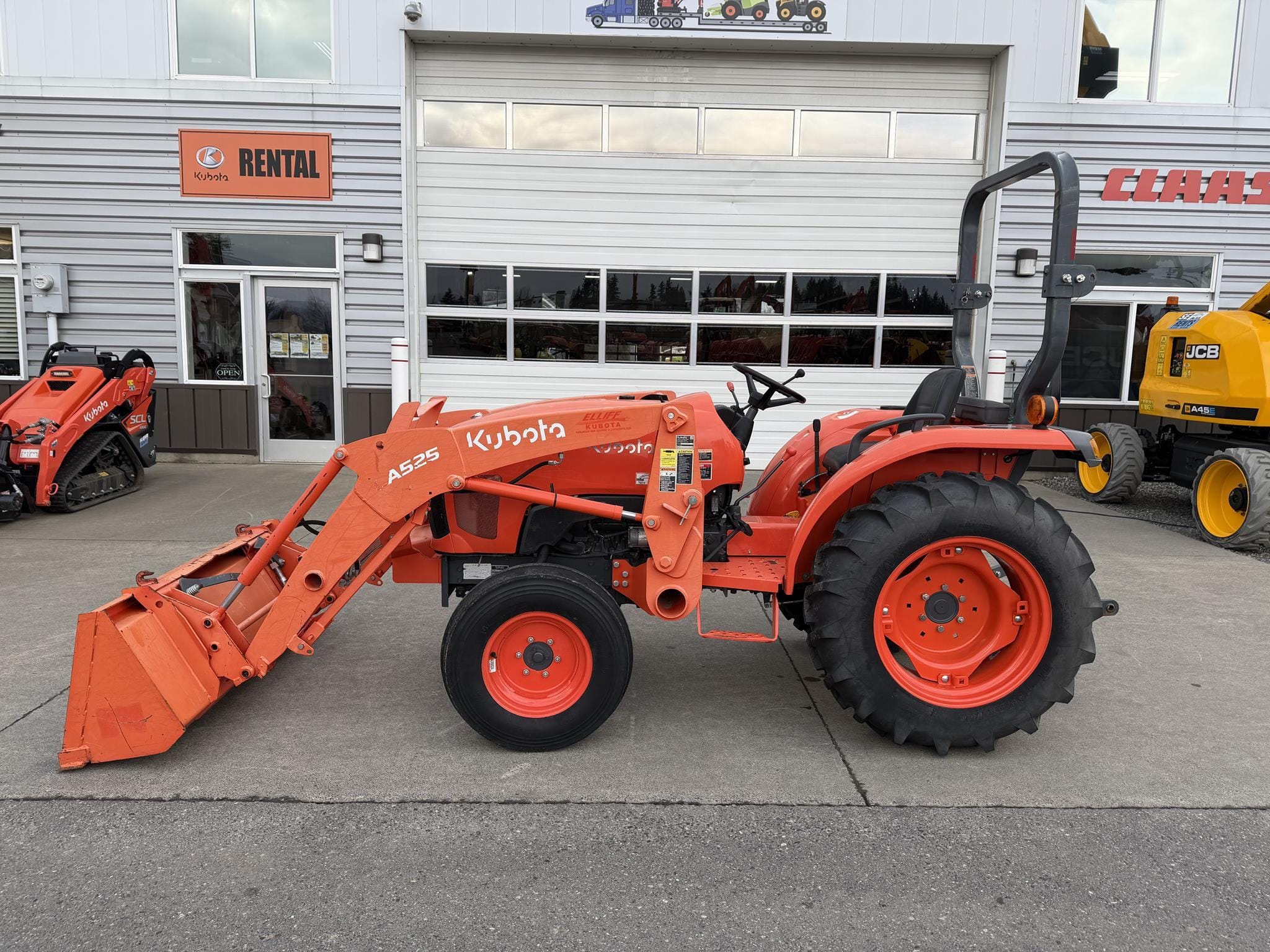 2022 Kubota L2501 Equipment Image0