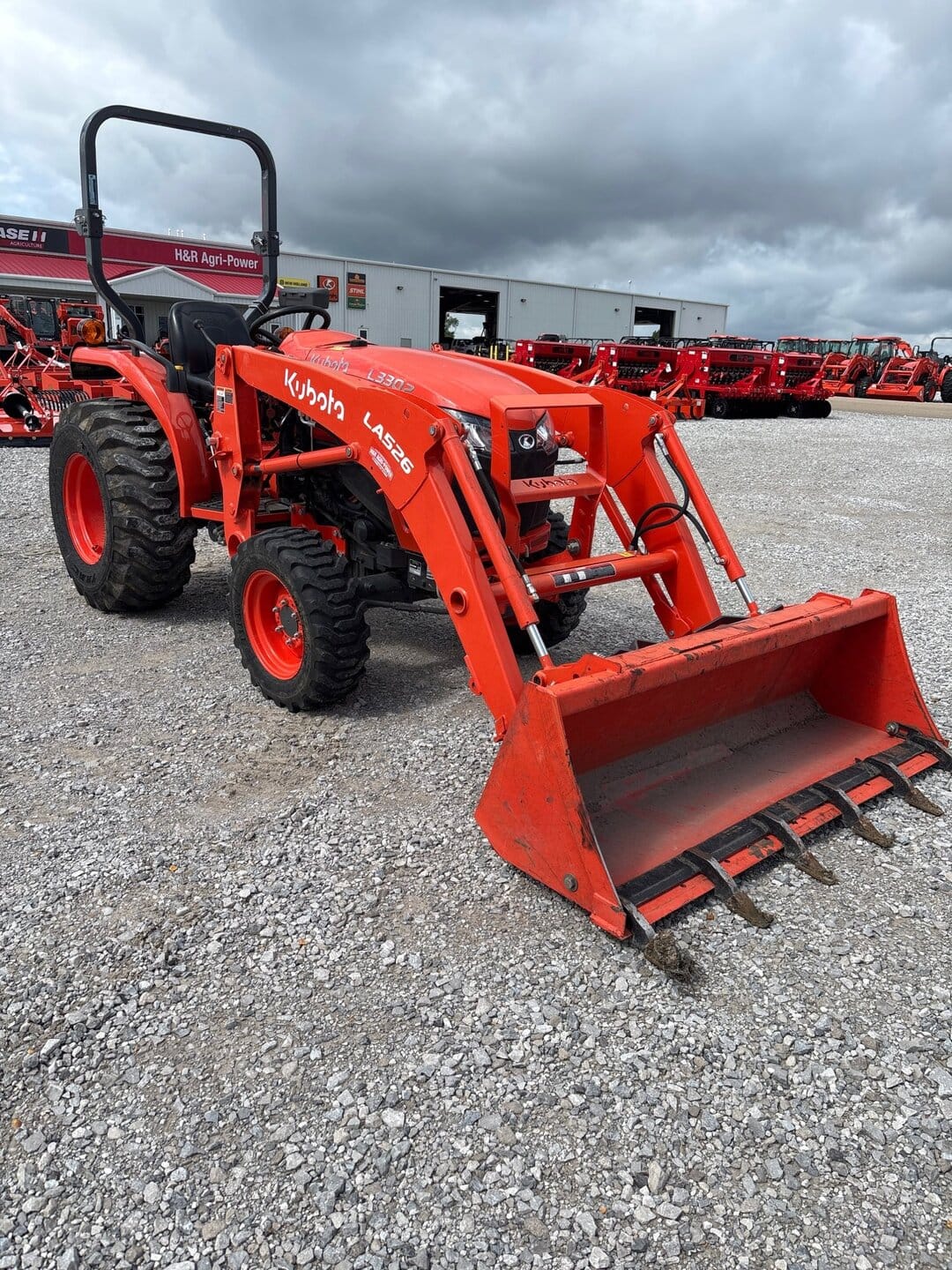 2022 Kubota L3302 Equipment Image0