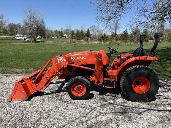 Image of Kubota L3302 equipment image 1