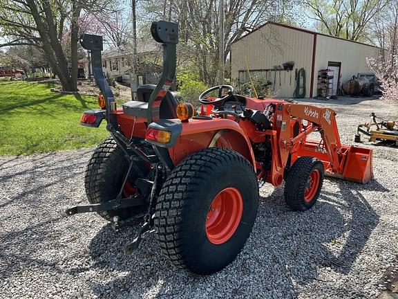 Image of Kubota L3302 equipment image 2