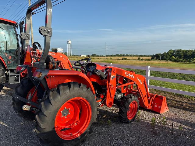 Image of Kubota L3302DT equipment image 2