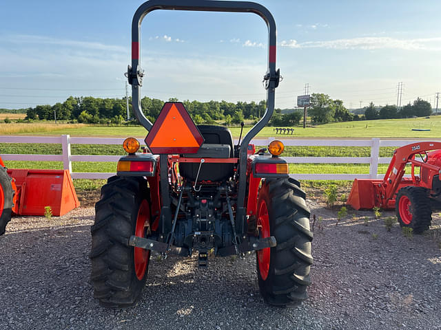 Image of Kubota L3302DT equipment image 3