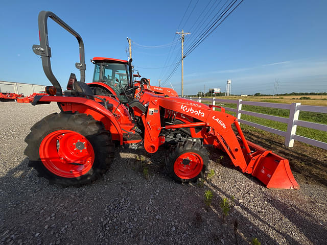 Image of Kubota L3302DT equipment image 1