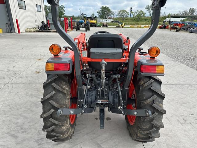 Image of Kubota L3302 equipment image 2