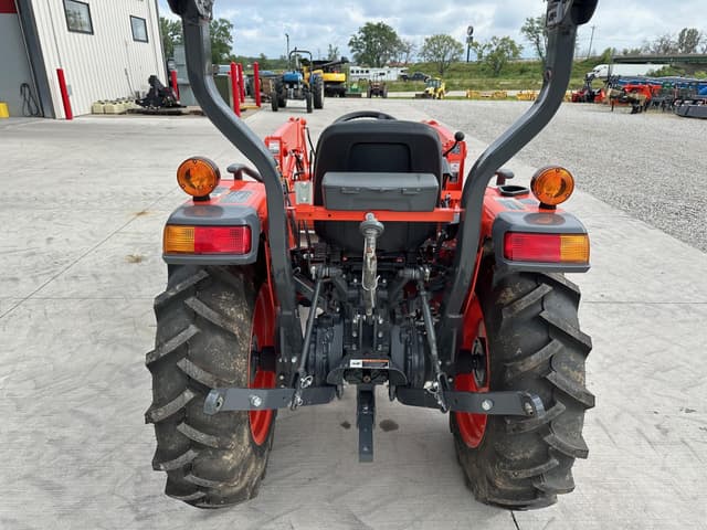 Image of Kubota L3302 equipment image 2