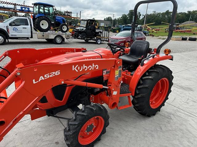 Image of Kubota L3302 equipment image 4