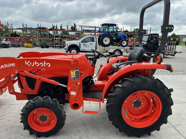 Image of Kubota L3302DT equipment image 1