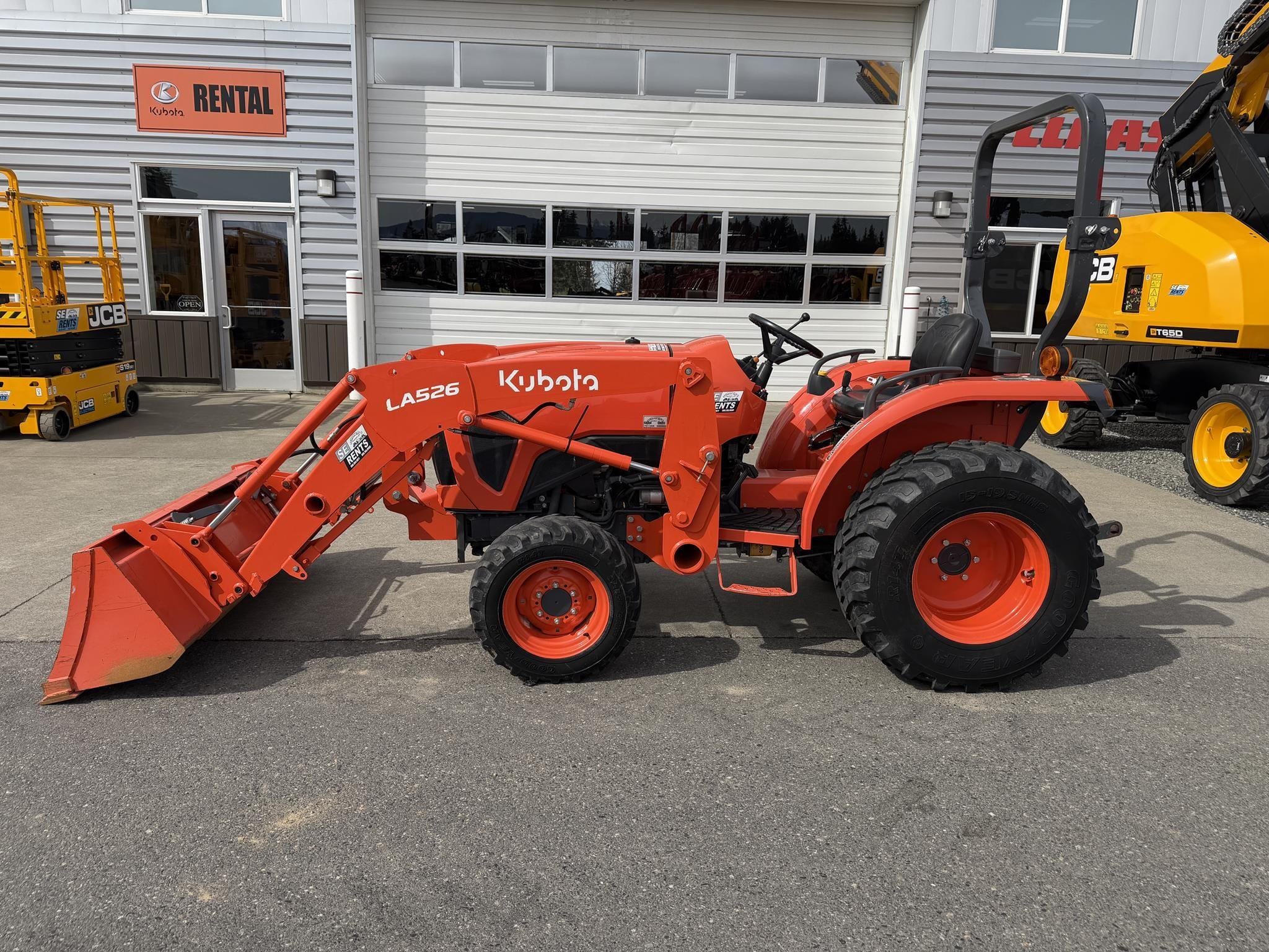 2022 Kubota L3302HST Equipment Image0