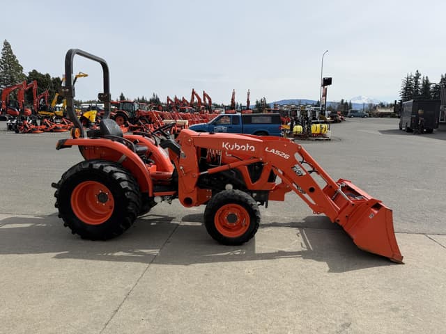 Image of Kubota L3302HST equipment image 4