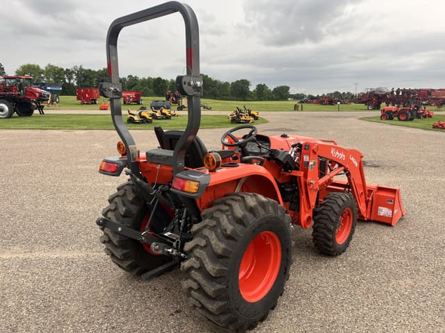 Image of Kubota L3302HST equipment image 4