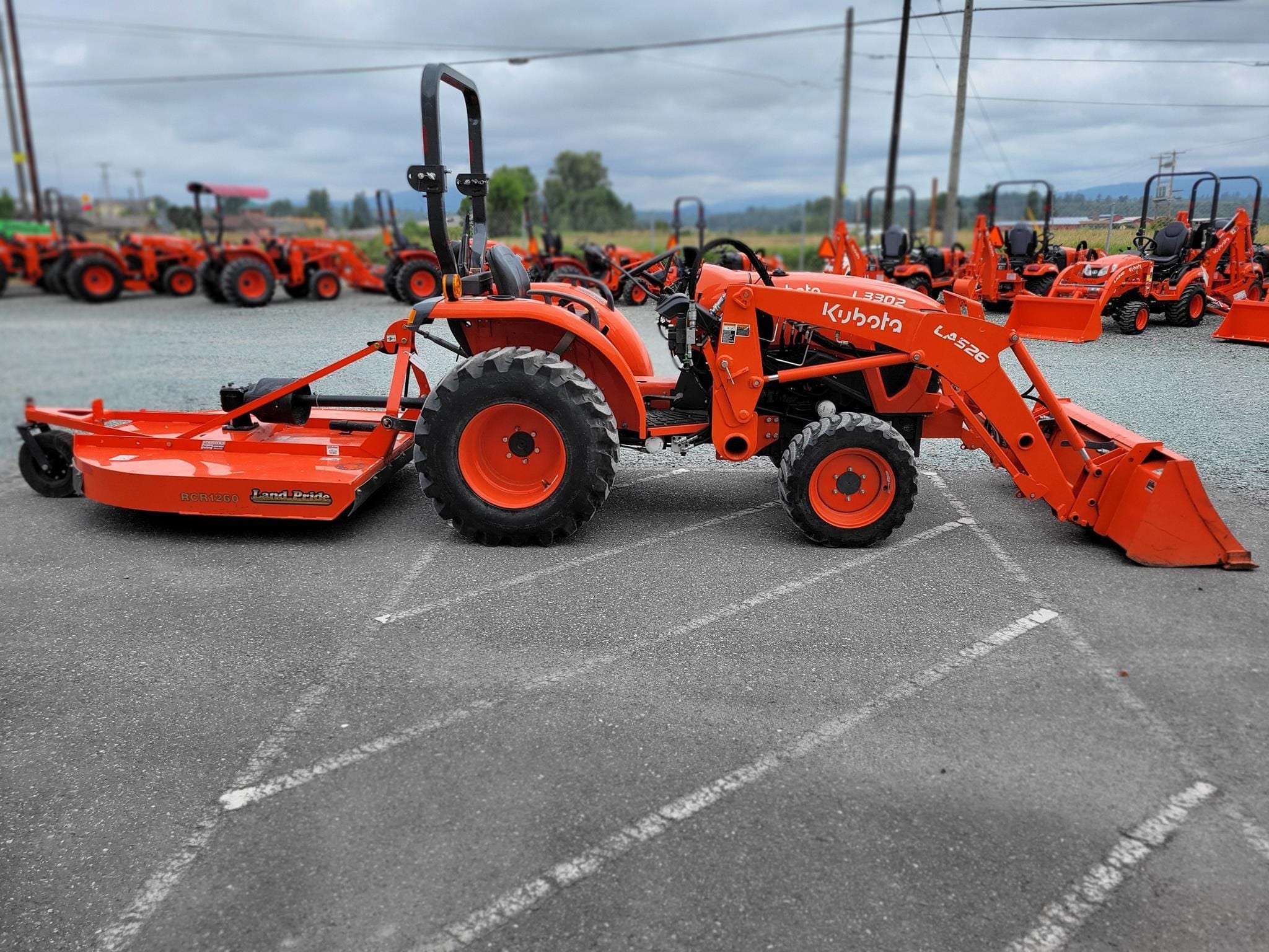 2022 Kubota L3302HST Equipment Image0