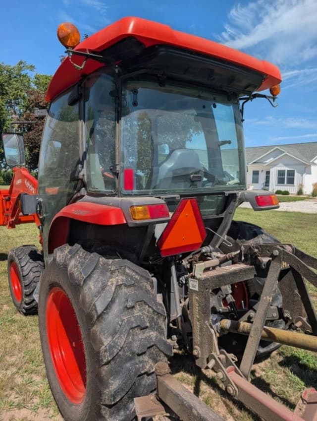 Image of Kubota L3560 equipment image 4