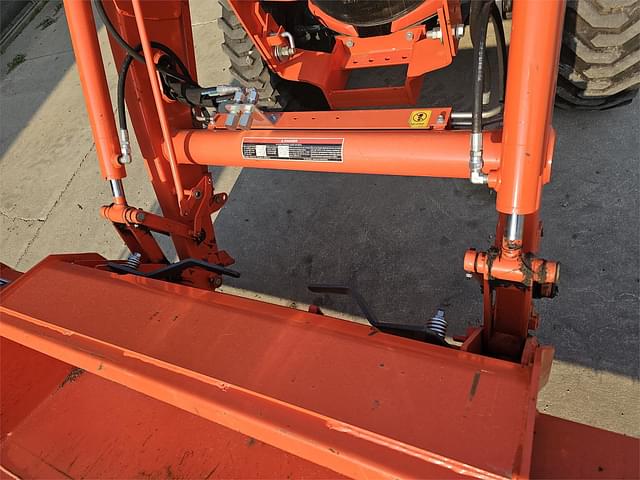 Image of Kubota L3560 equipment image 3