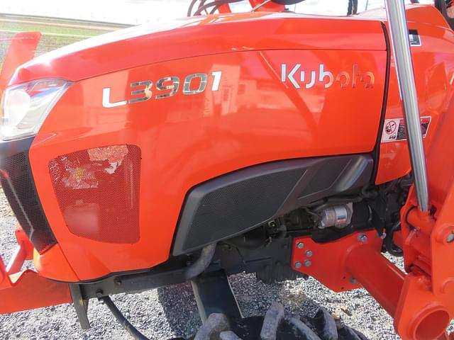 Image of Kubota L3901D equipment image 4