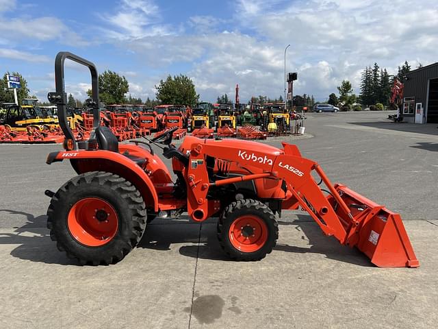 Image of Kubota L3901HST equipment image 4