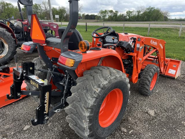 Image of Kubota L3902HST equipment image 4