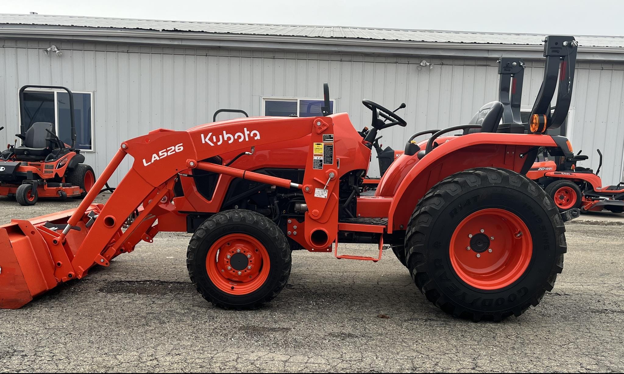 2022 Kubota L3902HST Equipment Image0