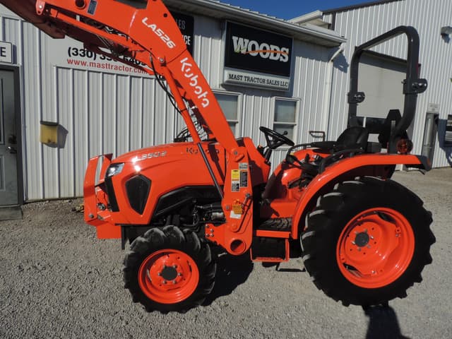 Image of Kubota L3902HST equipment image 2