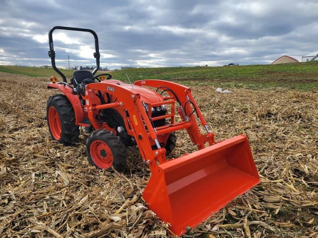 Image of Kubota L3902HST equipment image 2