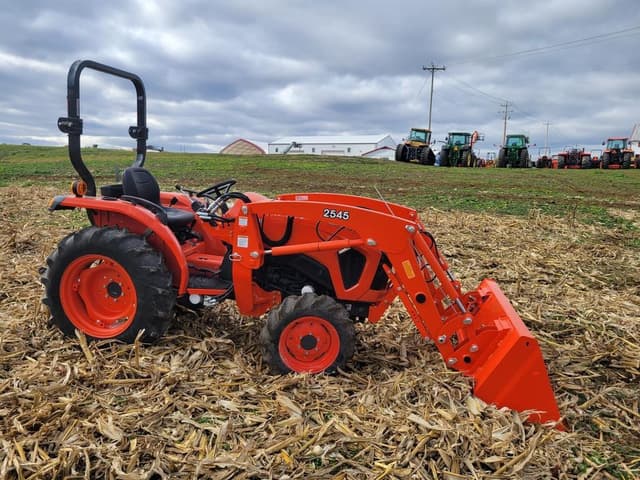 Image of Kubota L3902HST equipment image 3