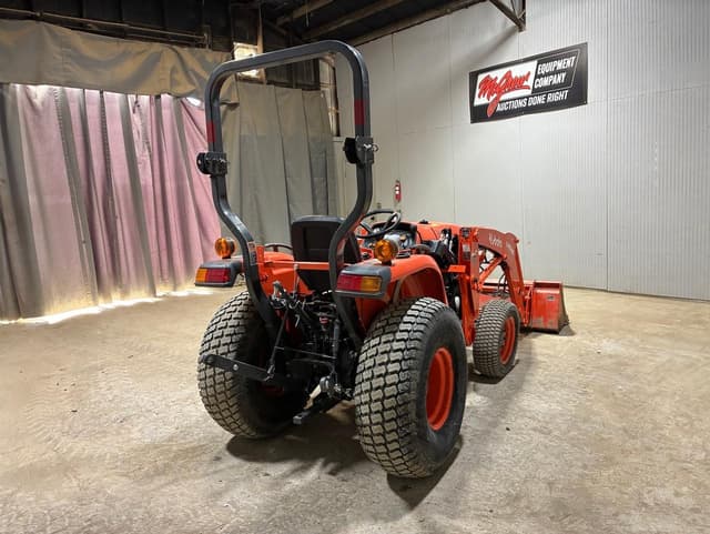 Image of Kubota L3902HST equipment image 4