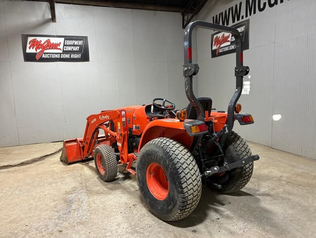 Image of Kubota L3902HST equipment image 2