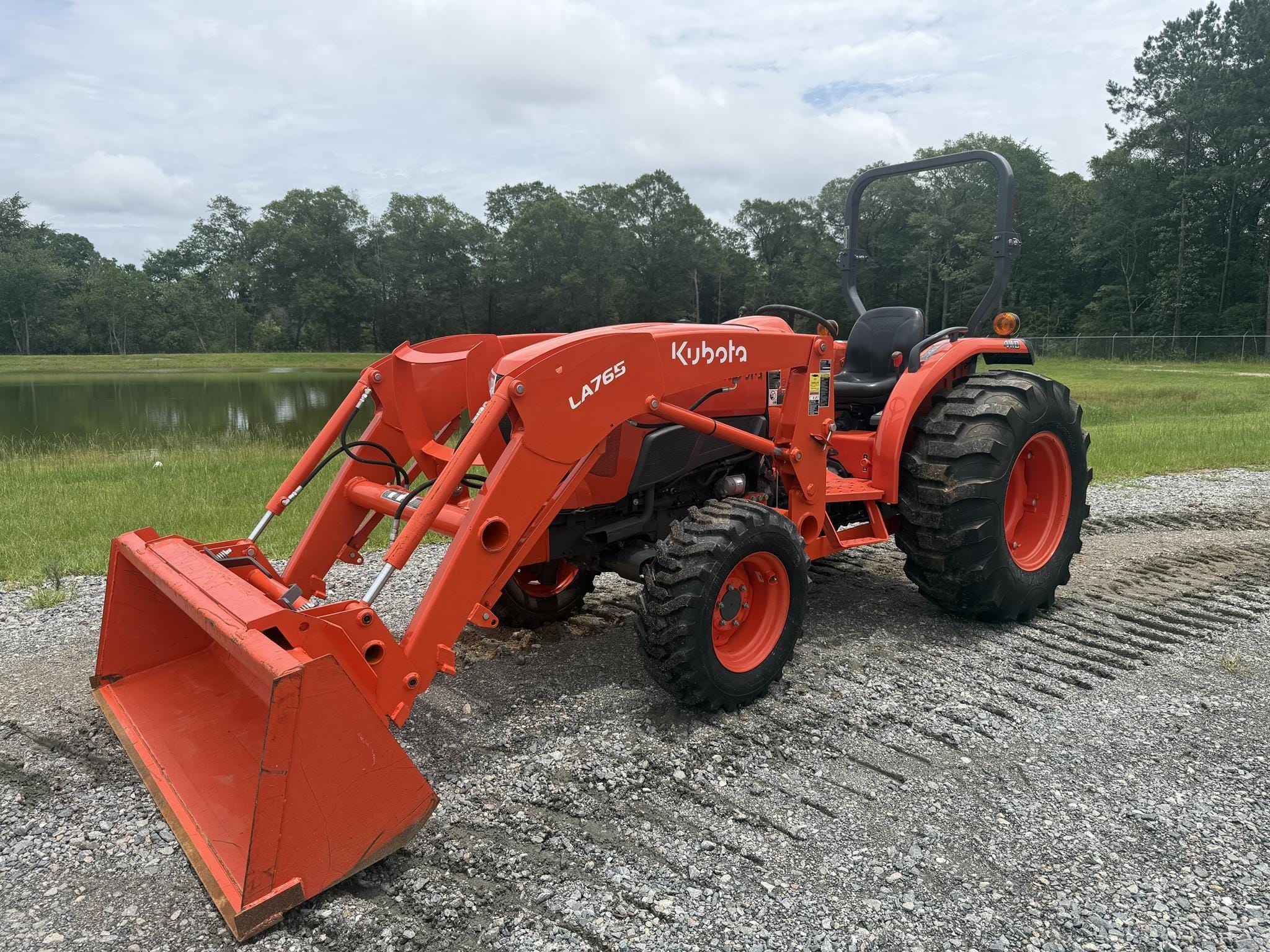 2022 Kubota L4701D Equipment Image0