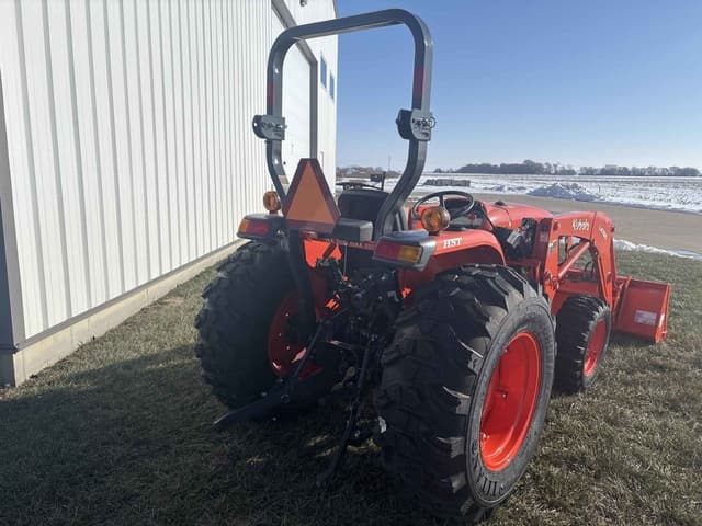 Image of Kubota L4701HST equipment image 2
