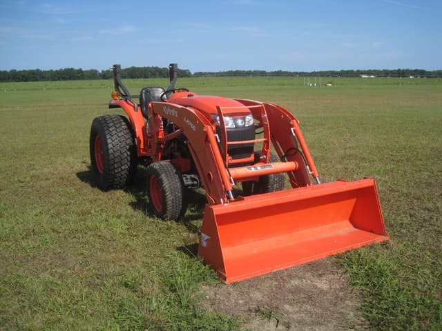 Image of Kubota L4701 equipment image 2