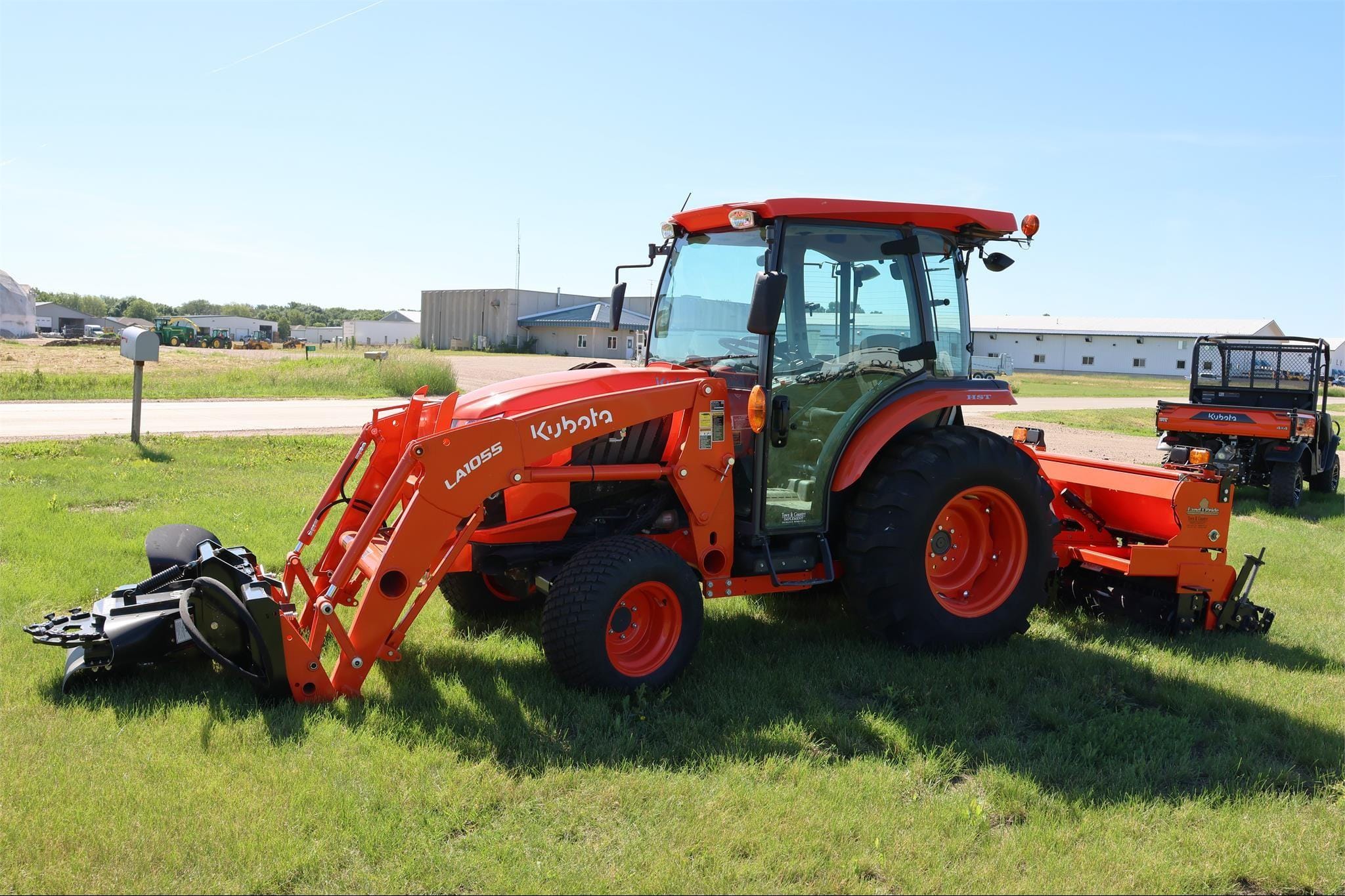 2022 Kubota L4760HSTC Equipment Image0