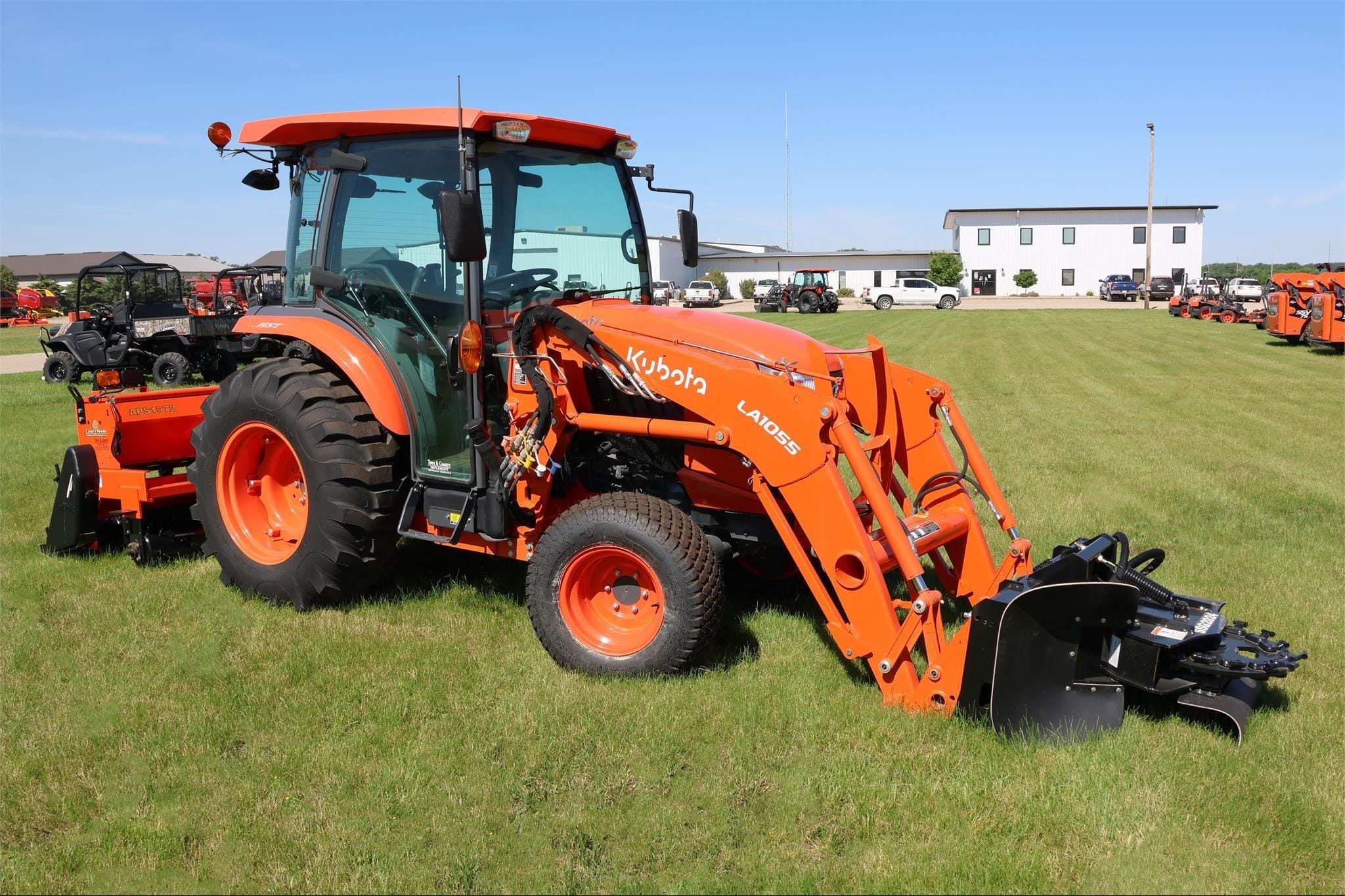 2022 Kubota L4760HSTC Equipment Image0