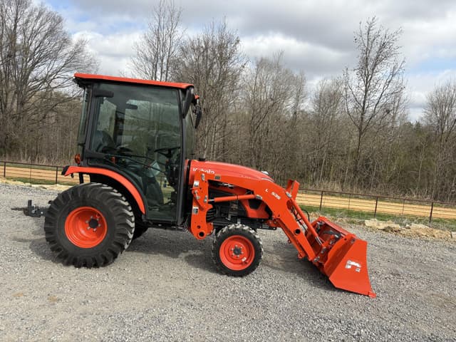 Image of Kubota LX2610HSD equipment image 2