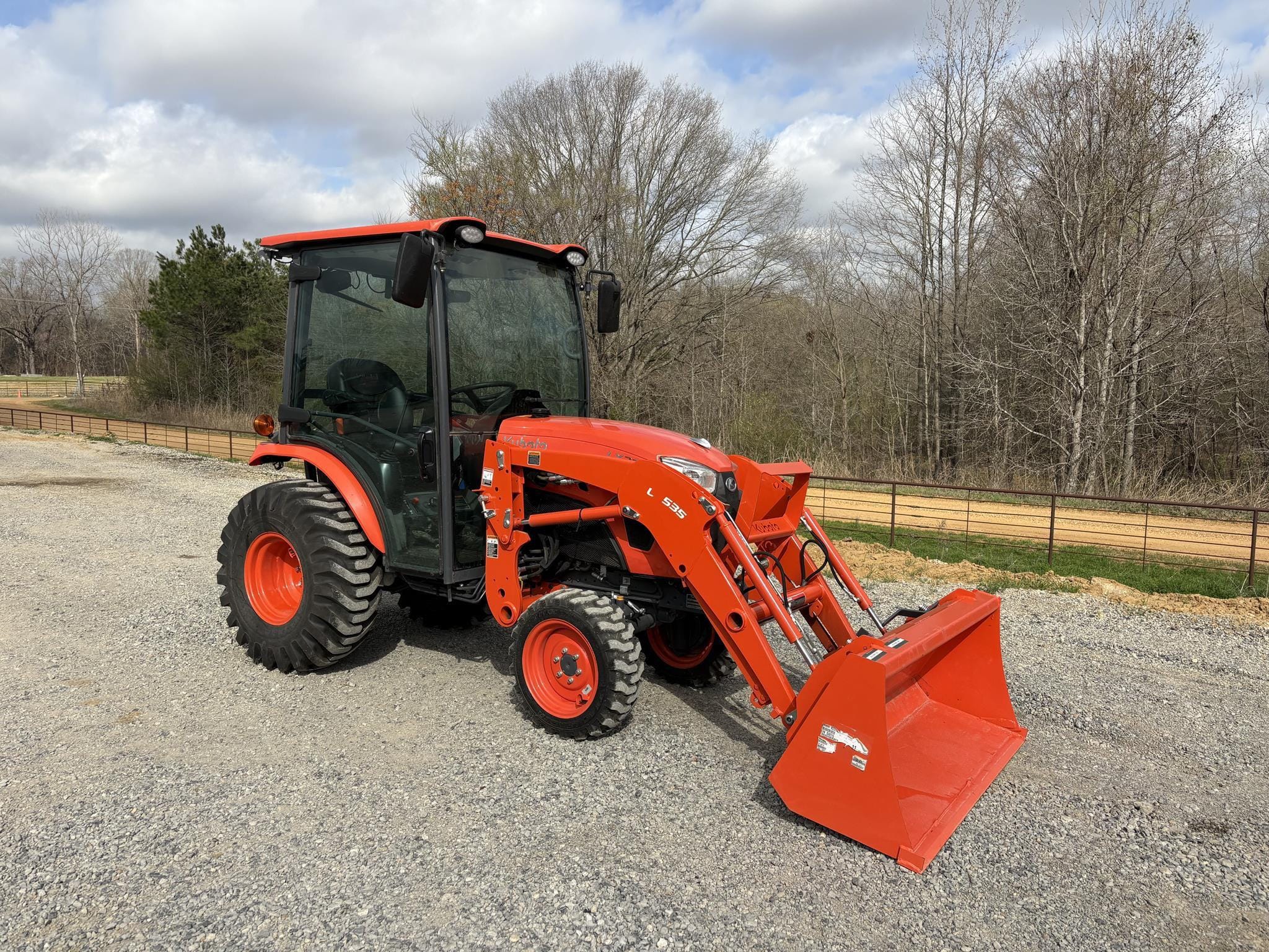 2022 Kubota LX2610HSD Equipment Image0