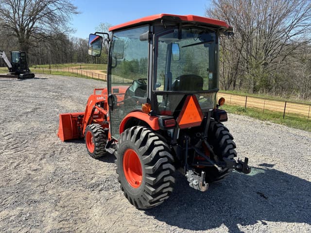 Image of Kubota LX2610HSD equipment image 2