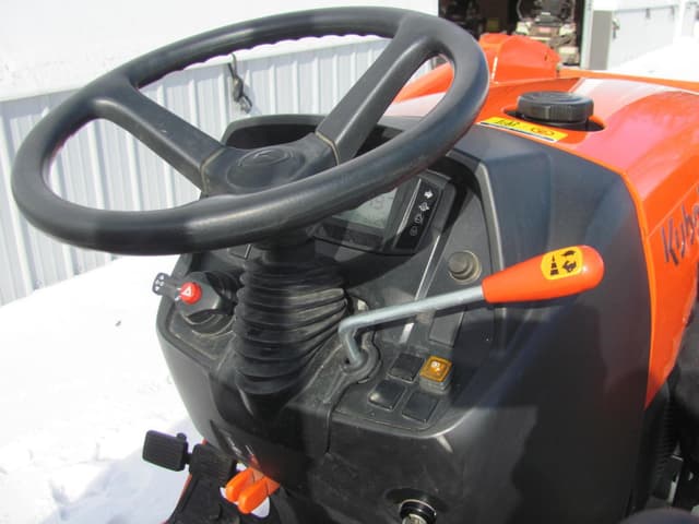Image of Kubota LX2610HSD equipment image 3