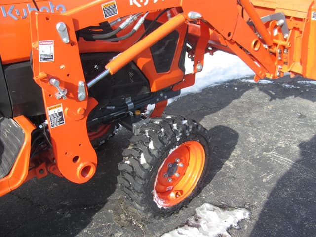 Image of Kubota LX2610HSD equipment image 4
