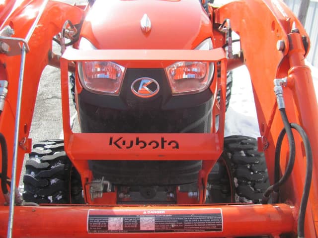 Image of Kubota LX2610HSD equipment image 2