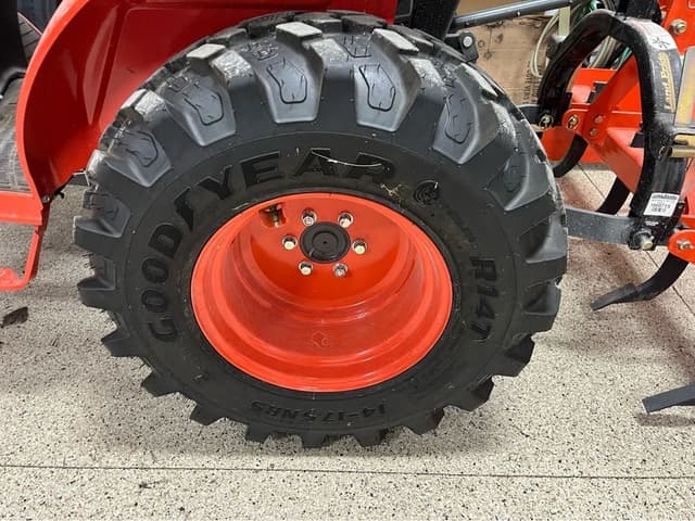 Image of Kubota LX2610HSD equipment image 1