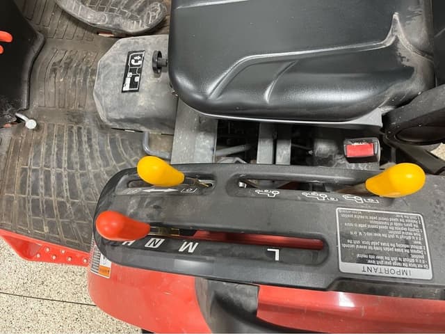 Image of Kubota LX2610HSD equipment image 3