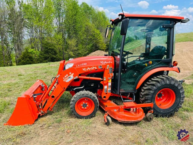 Image of Kubota LX2610HSD equipment image 1