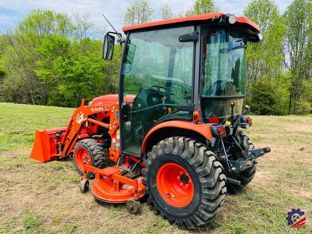Image of Kubota LX2610HSD equipment image 2