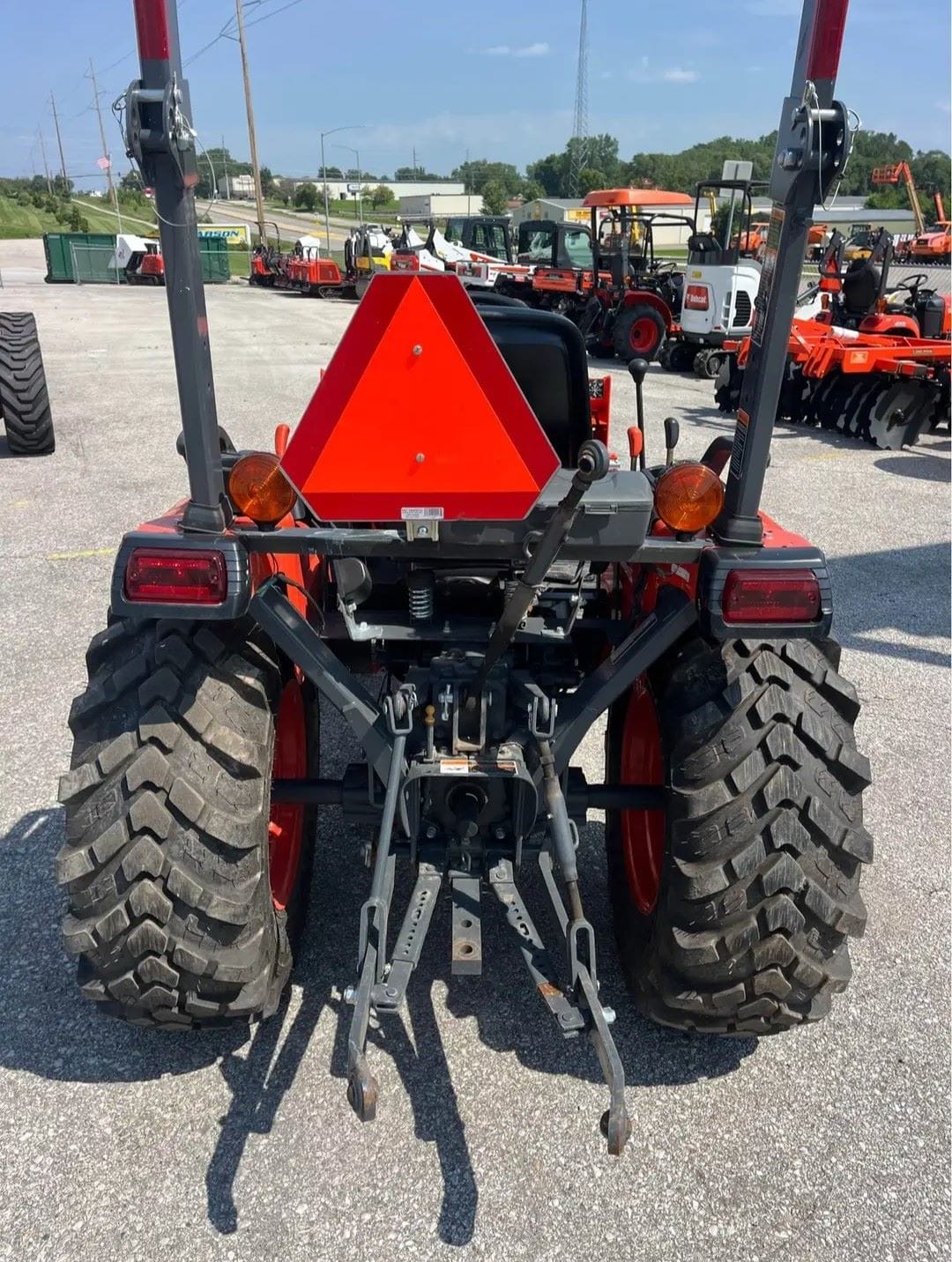 2022 Kubota LX2610SUHSD Equipment Image0