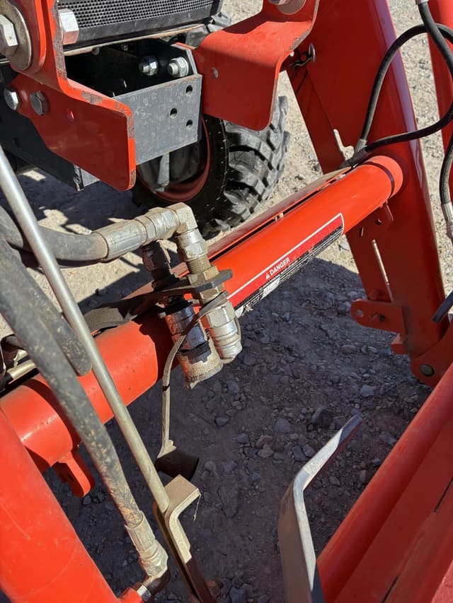 Image of Kubota LX3310 equipment image 4