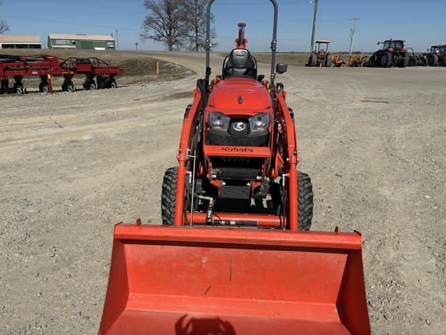 Image of Kubota LX3310 equipment image 2