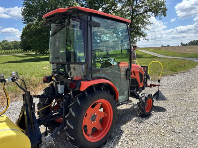 Image of Kubota LX3310 equipment image 2