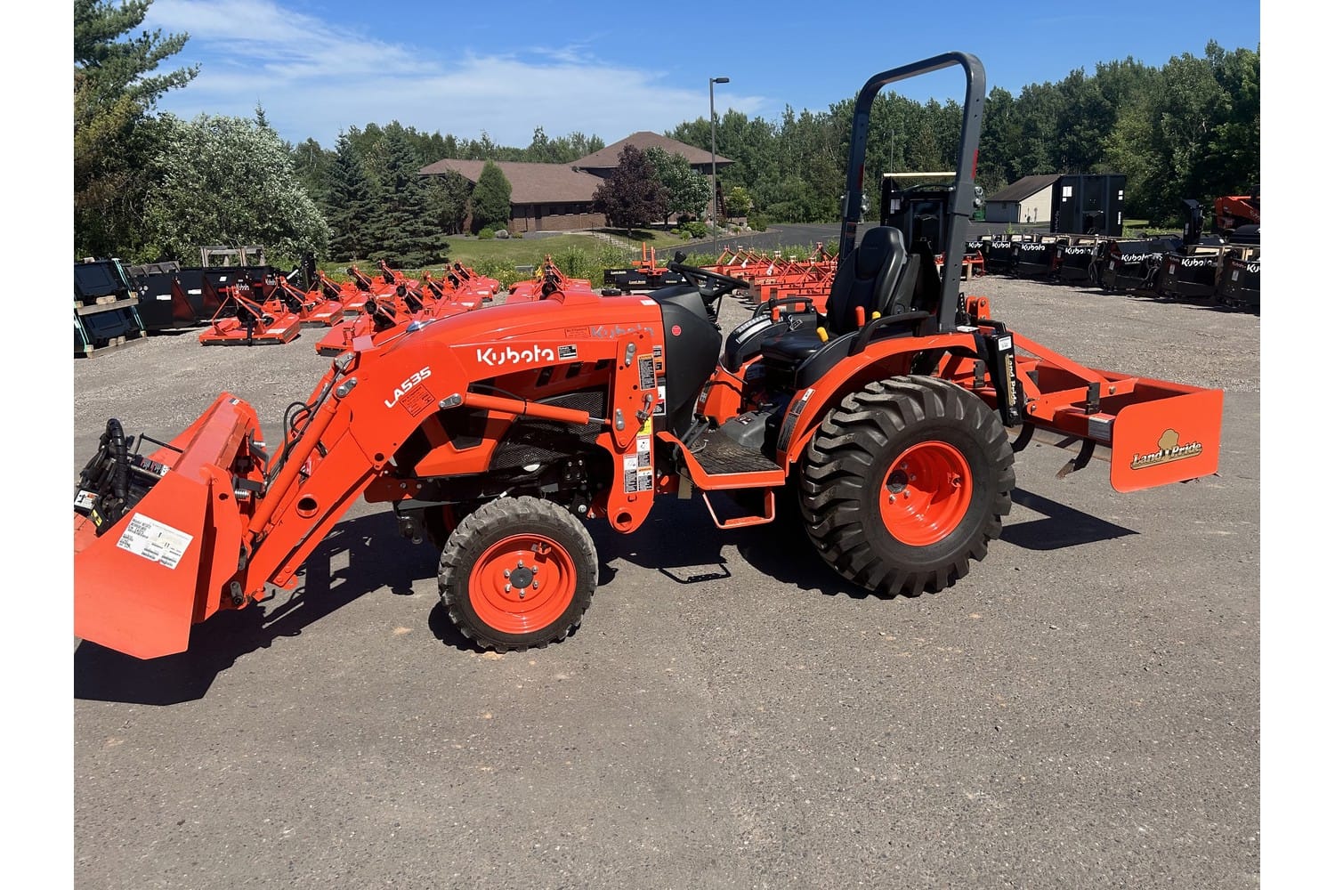 2022 Kubota LX3310HSD Equipment Image0