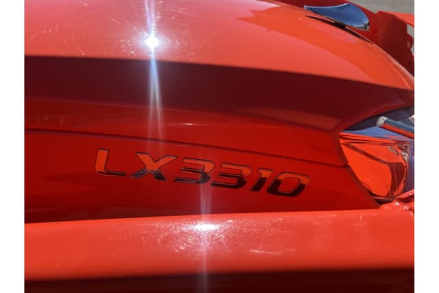 Image of Kubota LX3310HSD equipment image 3