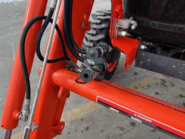 Image of Kubota LX3310HSD equipment image 3